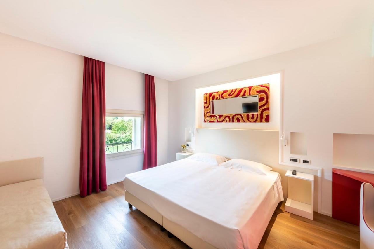 Hotel Villa I Pini Malo  Eksteriør bilde